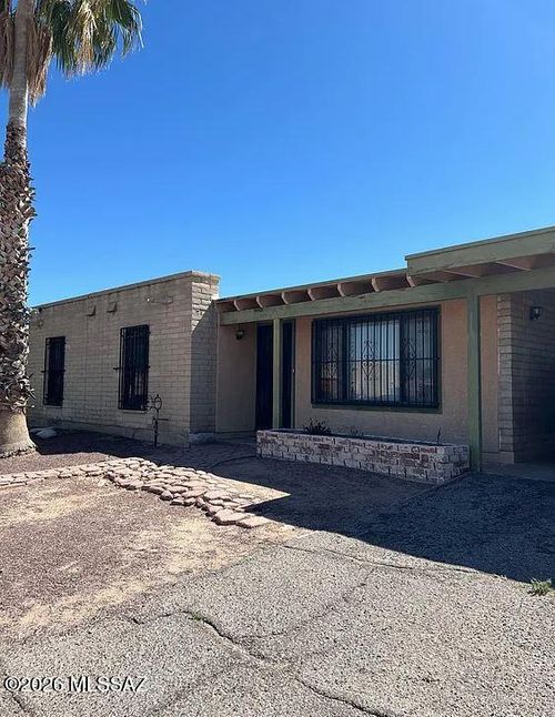 6027 S Lostan Ave, Tucson, AZ, 85706-4033 | Card Image