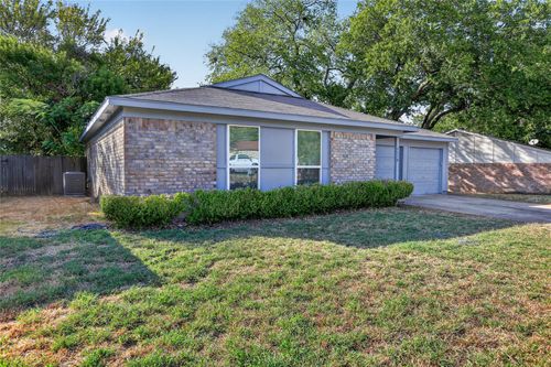 5518 Sarasota Dr, Arlington, TX, 76017-3242 | Card Image