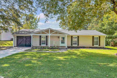 4 Oak Hollow Ct, Greenville, SC, 29607-5637 | Card Image