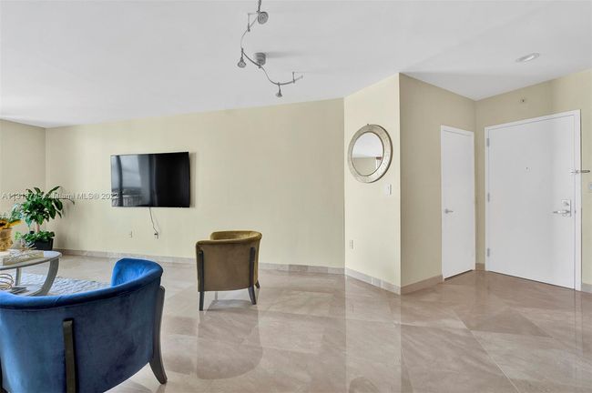 APT-2109 - 9055 Sw 73 Rd Ct, Condo with 3 bedrooms, 2 bathrooms and null parking in Pinecrest FL | Image 8