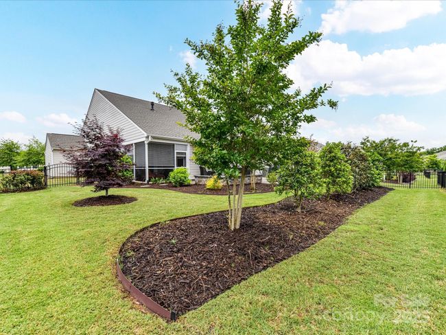 HOA Maintains the Lawns! | Image 34