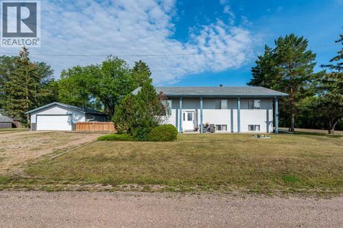 310 1 St E, Marshall, SK, S0M0G2 | Card Image
