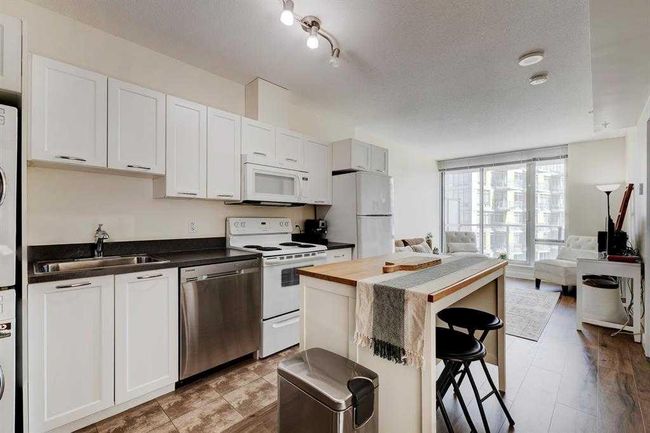 901 - 3830 Brentwood Rd Nw, Condo with 2 bedrooms, 1 bathrooms and 1 parking in Calgary AB | Image 5