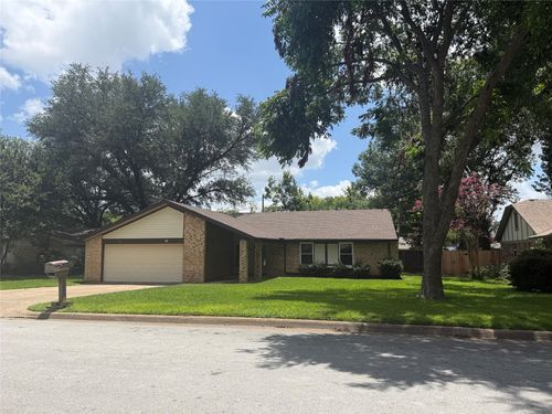 329 Stratford Dr, Hurst, TX, 76054-3036 | Card Image