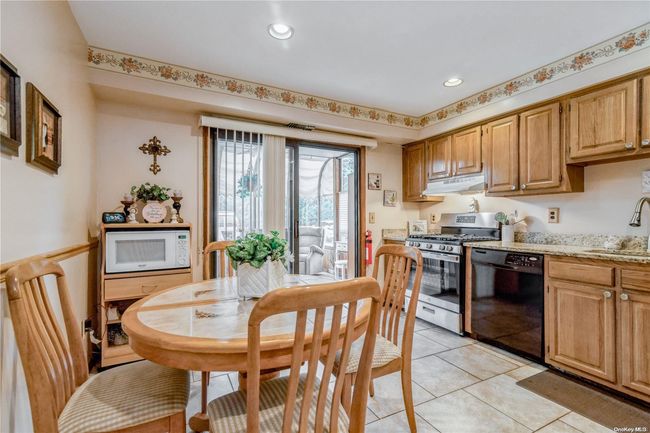Eat-In Kitchen | Image 8
