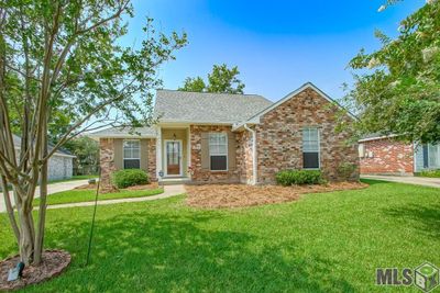 18427 Lake Camellia Ave, House other with 3 bedrooms, 2 bathrooms and null parking in Baton Rouge LA | Image 1