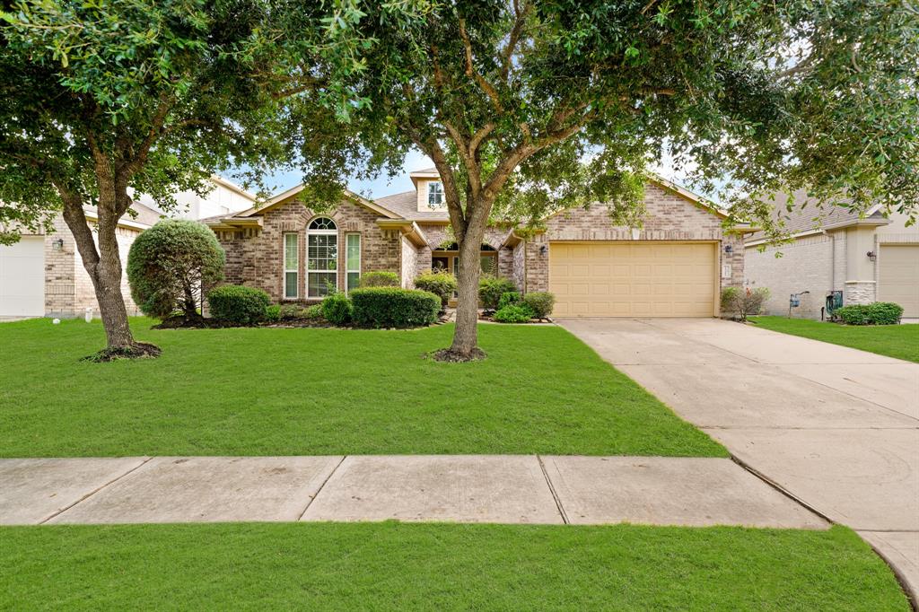 Barons Cove Ln, Pearland, TX 77584