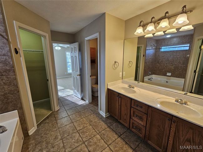 Master Bathroom sinks | Image 17