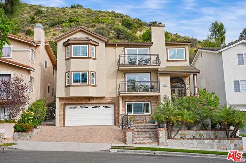 515 S Via Montana, Burbank, CA, 91501 | Card Image