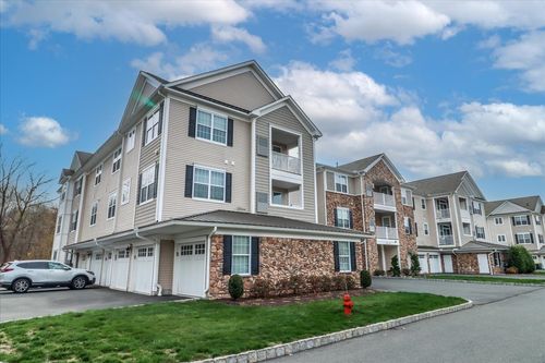 433-433 Brookside Ct, Newtown, CT, 06470 | Card Image