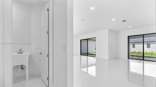 15455 Sw 232 Nd St, House other with 5 bedrooms, 4 bathrooms and null parking in Miami FL | Image 25