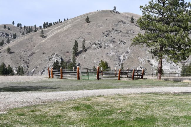 Round corrals for your horses. | Image 44