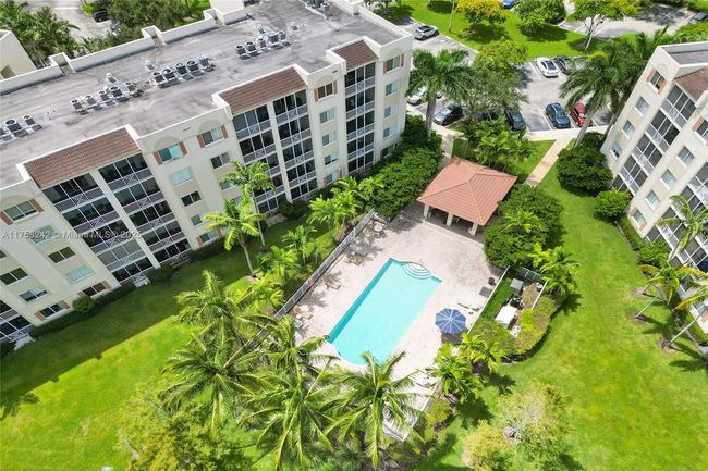 APT-501 - 3500 Oaks Clubhouse Dr, Condo with 3 bedrooms, 2 bathrooms and null parking in Pompano Beach FL | Image 74