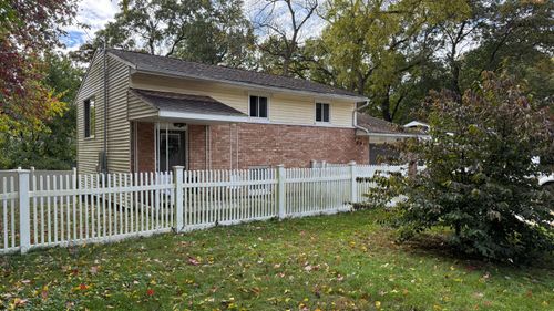1117 Westlake Woods Dr, Springfield, MI, 49037-7684 | Card Image