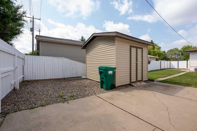 1209 18 St N, House detached with 3 bedrooms, 2 bathrooms and 6 parking in Lethbridge AB | Image 34