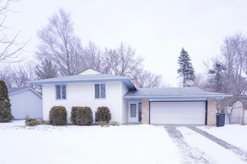 8640 Hillside Trl S, Cottage Grove, MN, 55016-3207 | Card Image