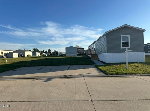 280 Partridge Ln, Lincoln, ND, 58504-9394 | Card Image