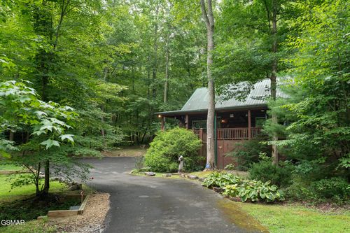 3905 Fern Brook Way, Sevierville, TN, 37862-8171 | Card Image