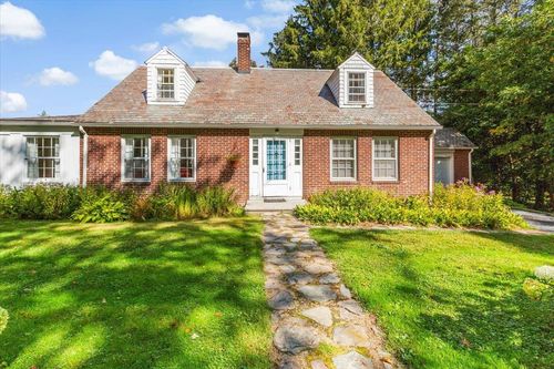 26 College Rd, North Bennington, VT, 05257-9542 | Card Image