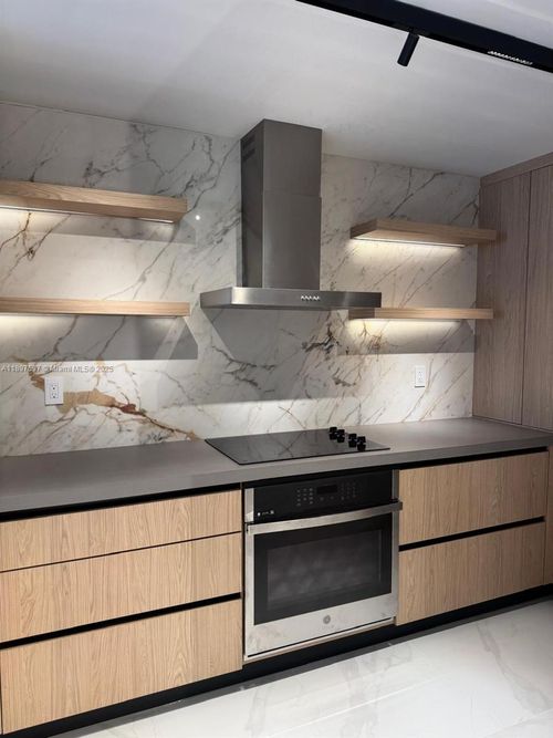 apt-901-800 N Miami Ave, Miami, FL, 33136-3519 | Card Image