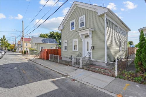 21 Vandewater Street, Providence, RI, 02908 | Card Image