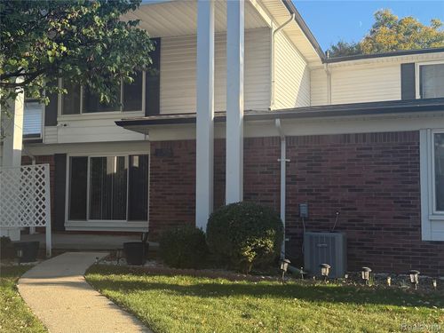 32756 Barclay Sq, Warren, MI, 48093-6105 | Card Image