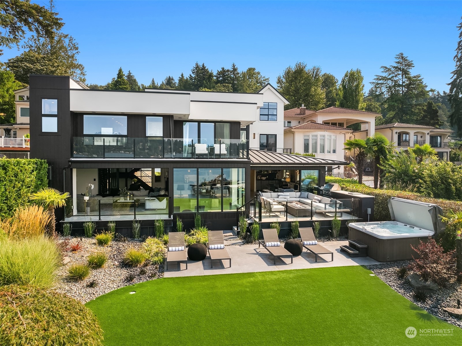 Holmes Point Dr, Kirkland, WA 98034