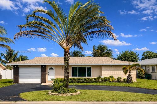 8102 Nw 96th Ter, Tamarac, FL, 33321-1334 | Card Image