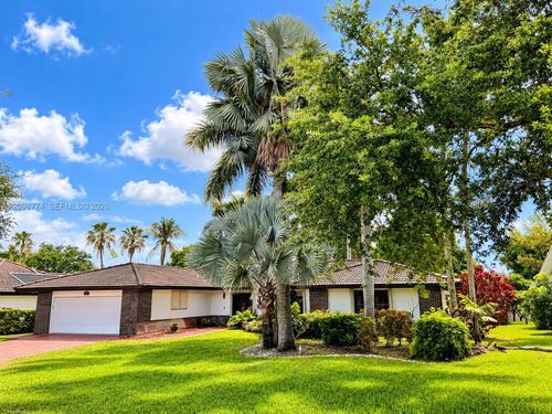 19265 E Saint Andrews Dr, Hialeah, FL, 33015-2317 | Card Image