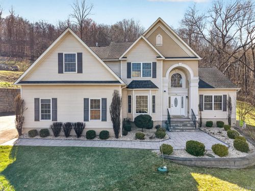 2 Pond Ridge Xing, Newburgh, NY, 12550-1782 | Card Image