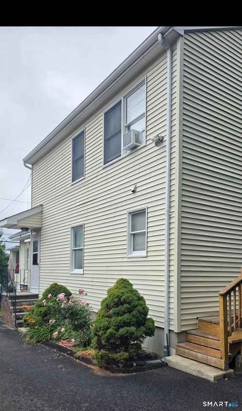37 Waterbury Ave, Stamford, CT, 06902-3512 | Card Image