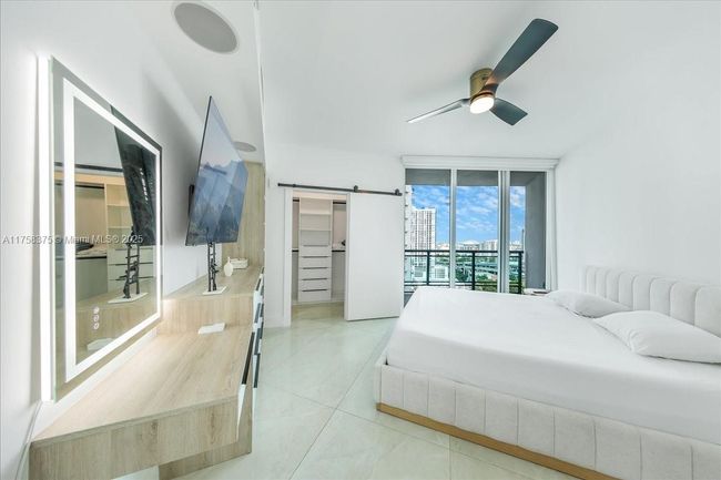 APT-2314 - 350 S Miami Ave, Condo with 2 bedrooms, 2 bathrooms and null parking in Miami FL | Image 7