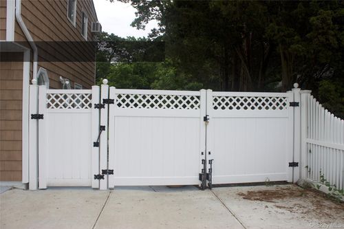 1069 Callahan St, Bay Shore, NY, 11706-2603 | Card Image
