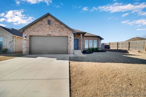 14736 S Maplewood Pl, Bixby, OK, 74008-4232 | Card Image