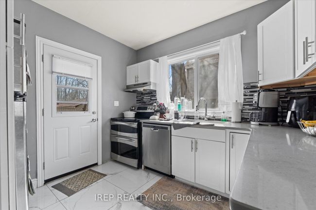 394 Crawford Ave, House other with 3 bedrooms, 1 bathrooms and 1 parking in Windsor ON | Image 9