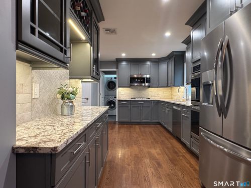 49 Old Town Dr, Stratford, CT, 06614-2521 | Card Image