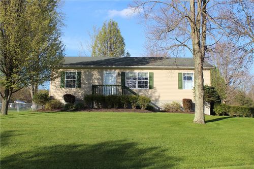 17 Bradley Rd, Jackson Center, PA, 16133-2101 | Card Image