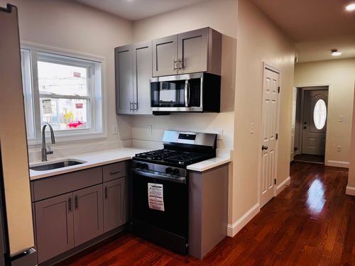 1-150 Bradford St, Everett, MA, 02149-1425 | Card Image