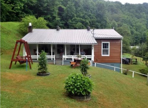 821 Runnells Branch Rd, Littcarr, KY, 41834-9045 | Card Image