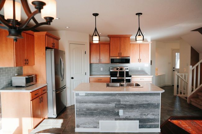 822 28 St, Home with 3 bedrooms, 3 bathrooms and 3 parking in Wainwright AB | Image 8