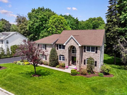 8 Drake Ln, White Plains, NY, 10607-2216 | Card Image