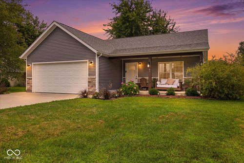61 Sw Wrenn Pkwy, Greensburg, IN, 47240-7800 | Card Image