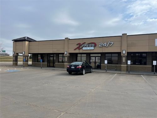 320 80th Street Ct, Fairfax, IA, 52228-9540 | Card Image