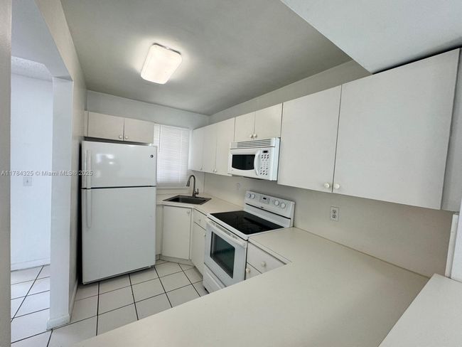 APT-201 - 2620 W 76 Th St, Condo with 2 bedrooms, 2 bathrooms and null parking in Hialeah FL | Image 6