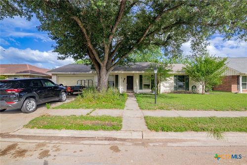 203 Yorkshire Ln, Victoria, TX, 77904-2270 | Card Image