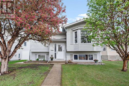 71 Kemp Ave, Red Deer, AB, T4P3M4 | Card Image