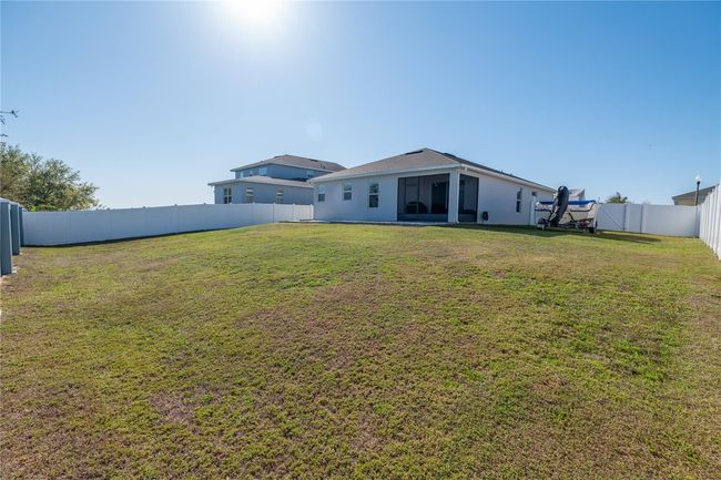 13233 Lake Yale View Loop, House other with 3 bedrooms, 2 bathrooms and null parking in GRAND ISLAND FL | Image 16