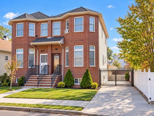 46 Mill Rd, Staten Island, NY, 10306-4807 | Card Image