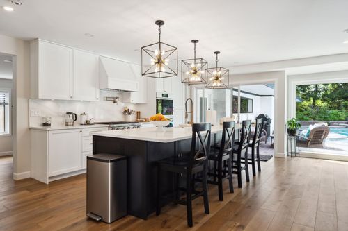 3061 Bewicke Ave, North Vancouver, BC, V7N4B7 | Card Image