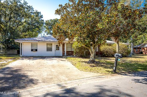 6237 Browning Dr, Ocean Springs, MS, 39564-2601 | Card Image